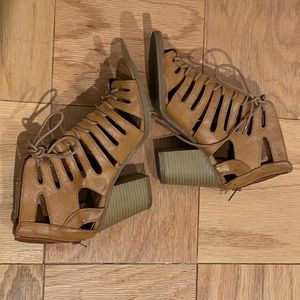 Chunkey lace up heeled sandals, size 9